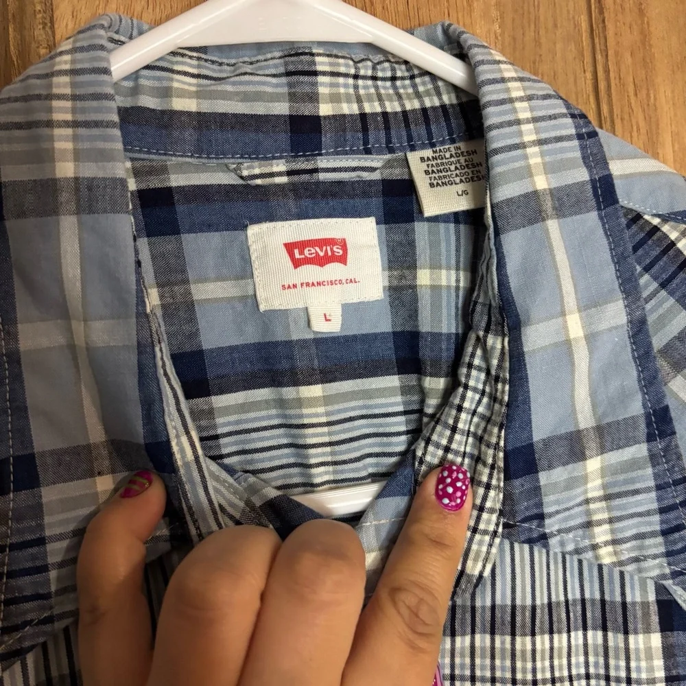 Levi's men’s‎ Light and Dark Blue Checkered Shirt size L